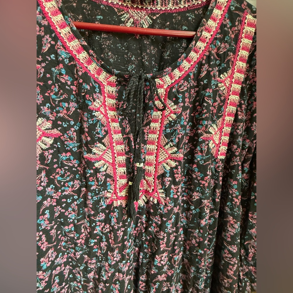 Lucky Brand Plus Black and Pink Embroidered Tunic - Picture 11 of 11